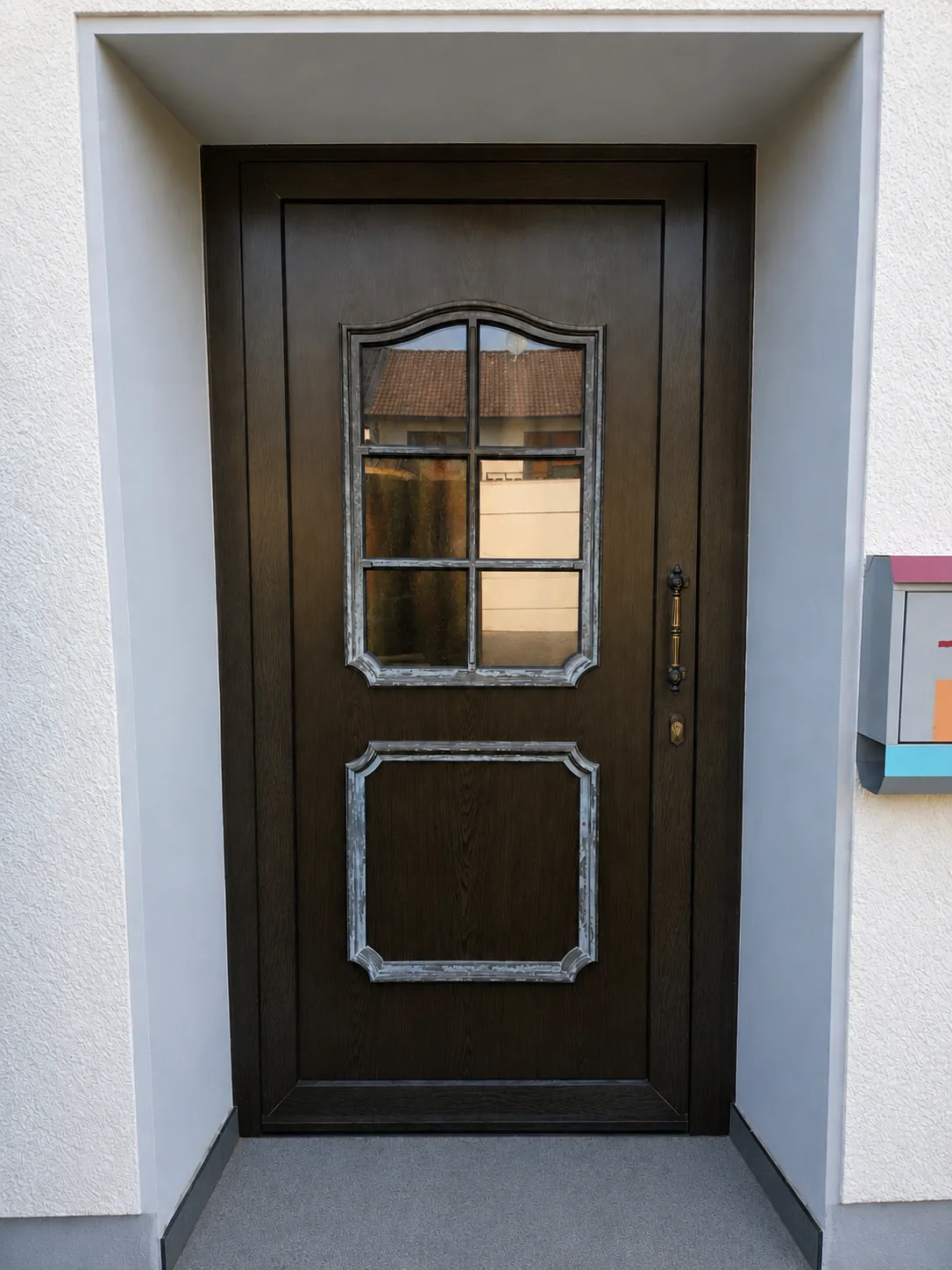 Alte Kunststoff-Haustür